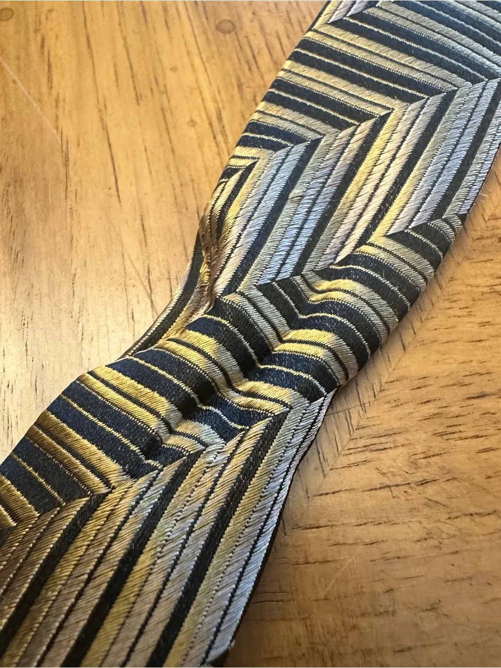 Benedetto 100% SILK Men's Designer Geometric Tie Gold Black Chevron Pattern